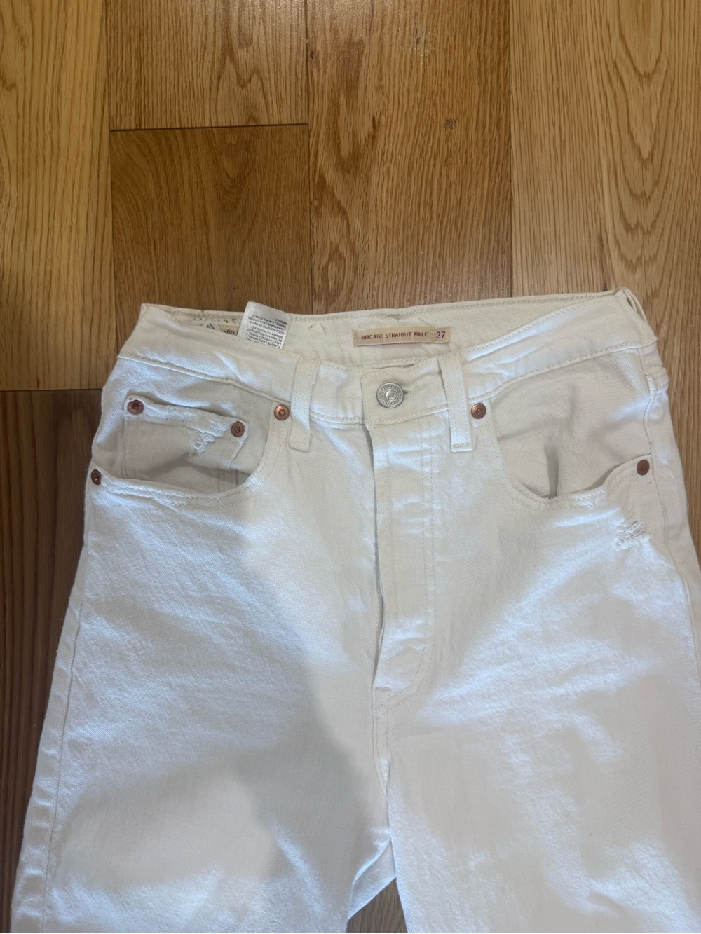 Levi's High Rise White Women’s Jeans size 27 Button Fly Closure - Picture 2 of 10